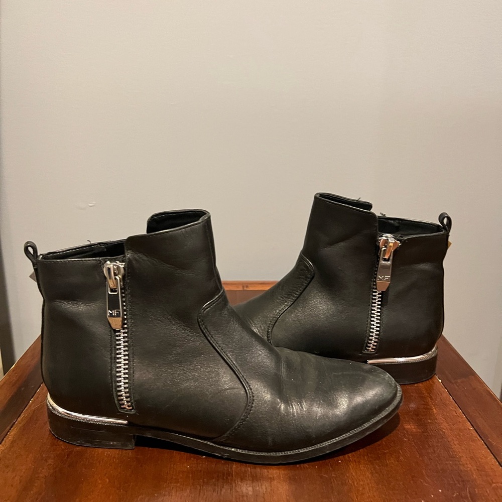 MARC FISHER BLACK ANKLE BOOTS